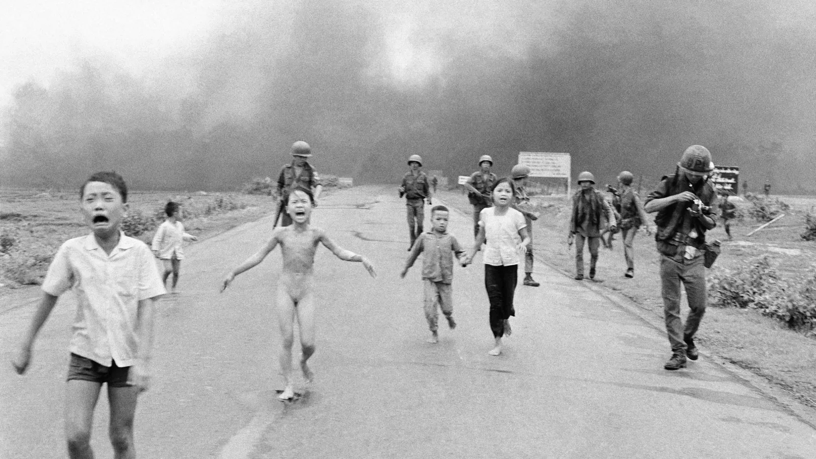 Who Really Took the "Napalm Girl" Photo? The Dispute Behind Vietnam's Most Famous Image