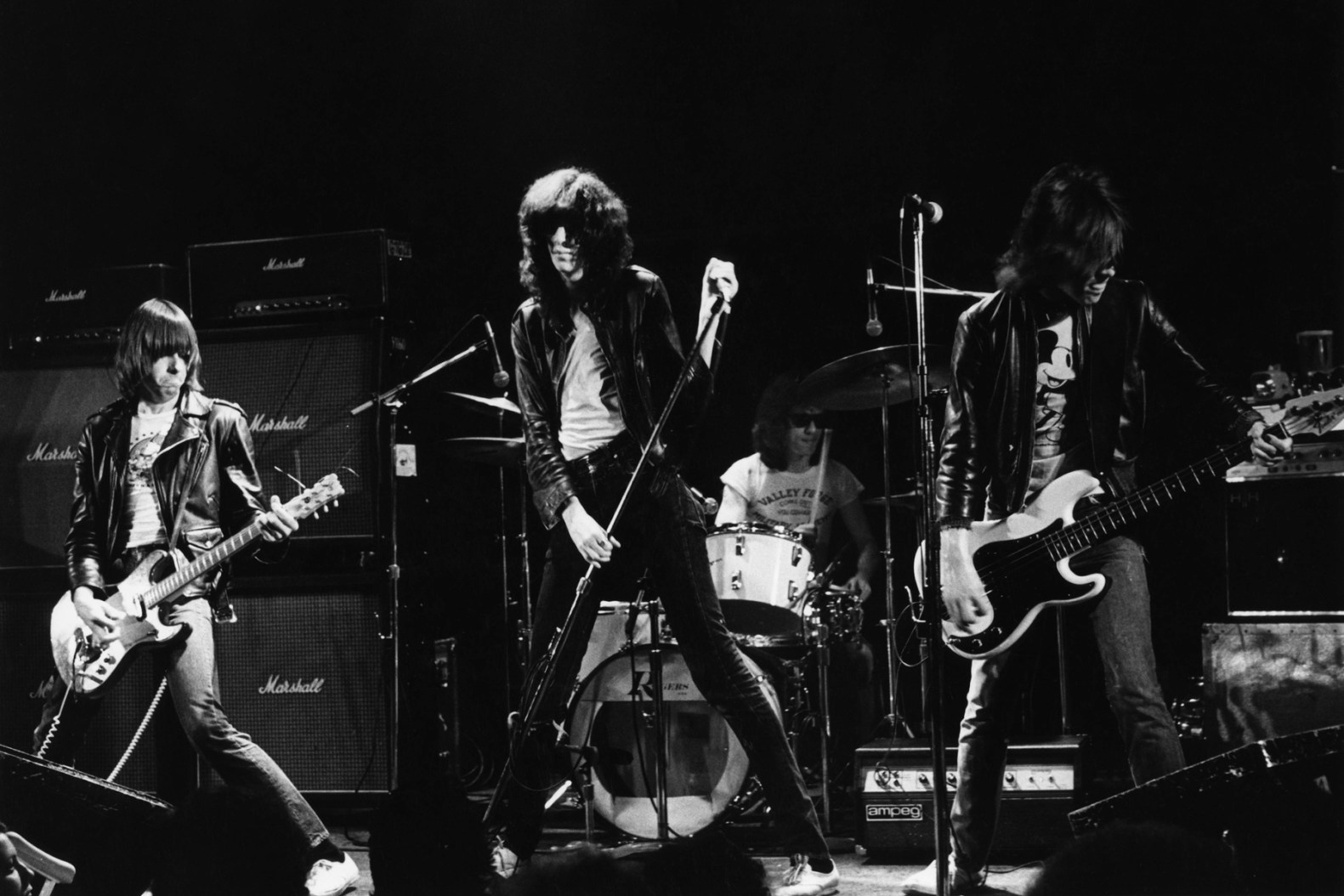 Billie Joe Armstrong, Tim Armstrong ve Travis Barker'dan Ramones İçin Süpergrup: Cretin Family