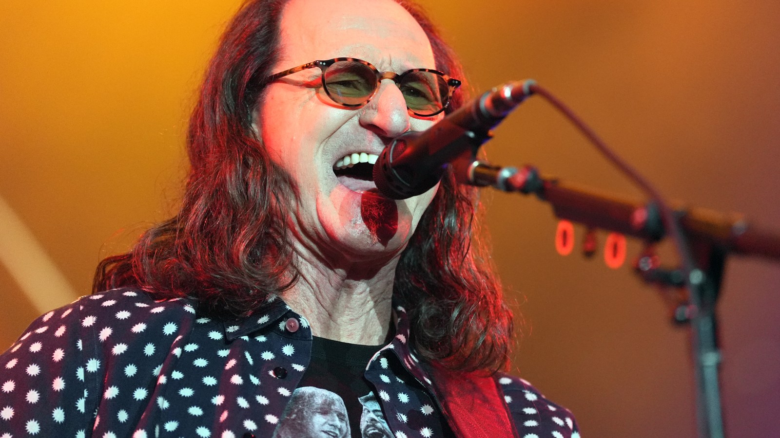 Rush, Geddy Lee'nin Larenjit Teşhisi Sonrası İki Konseri Erteledi